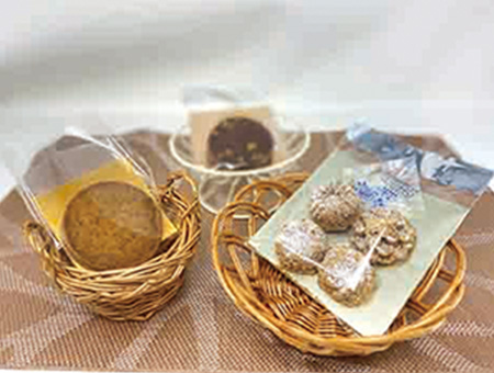 焼菓子用カラー台紙／金ボール台紙